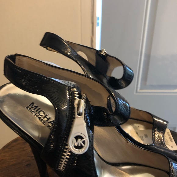 Michael Kors - Picture 2 of 3